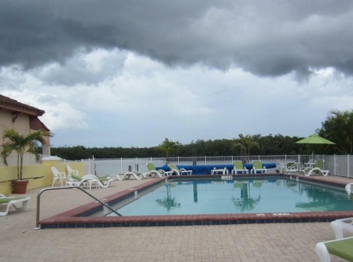 River Wilderness Waterfront Cabins Everglades City Bagian luar foto